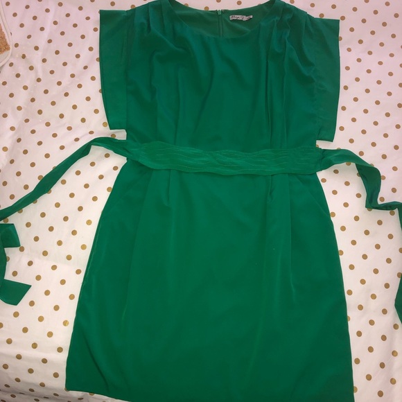 Eliza J Dresses & Skirts - BEAUTIFUL emerald green Eliza J Dress
